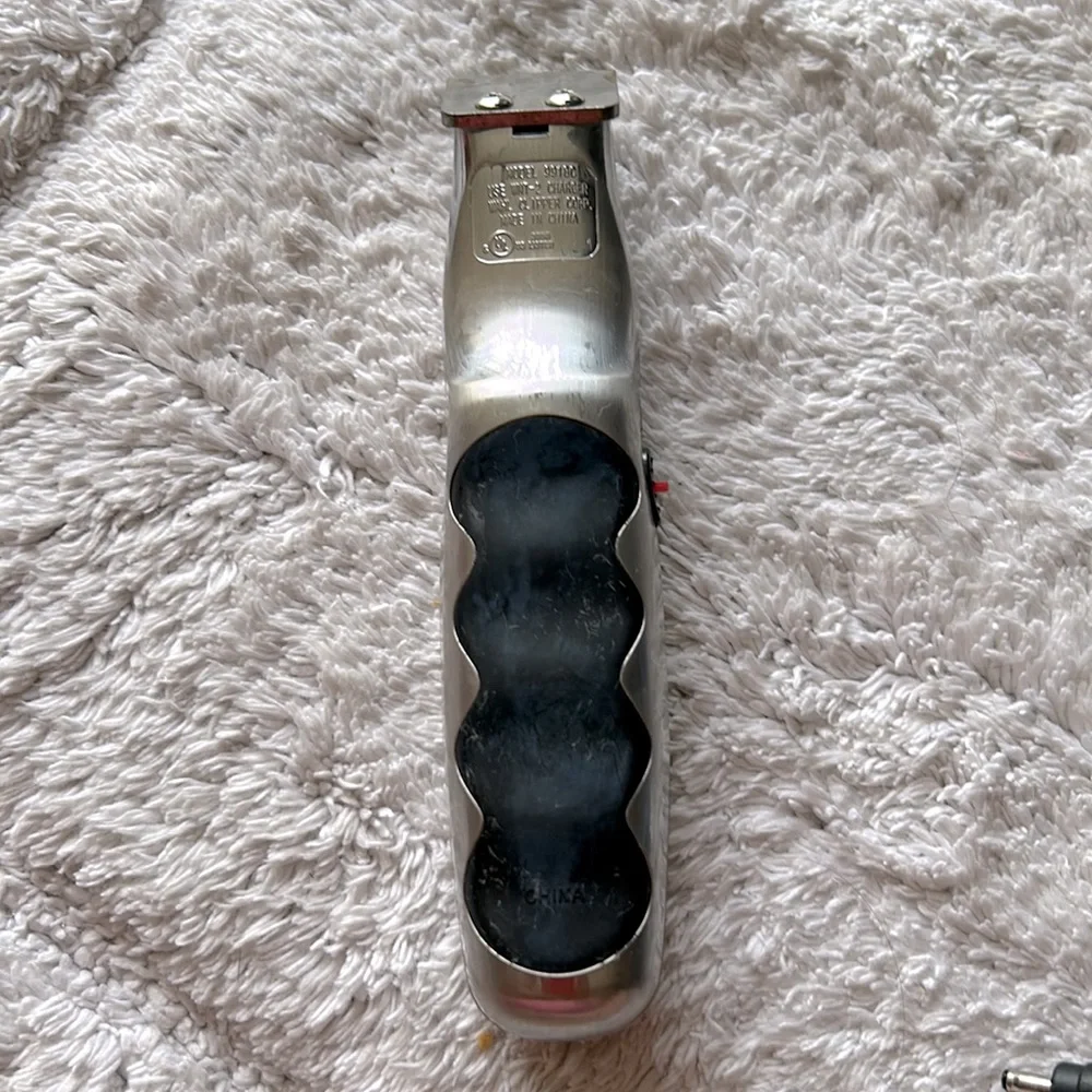 Wahl corded or cordless trimmer. Come with charger but no guards